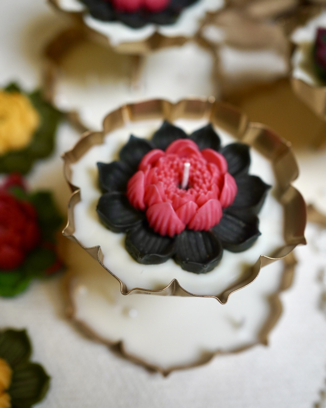 Lotus Urli candle — pink